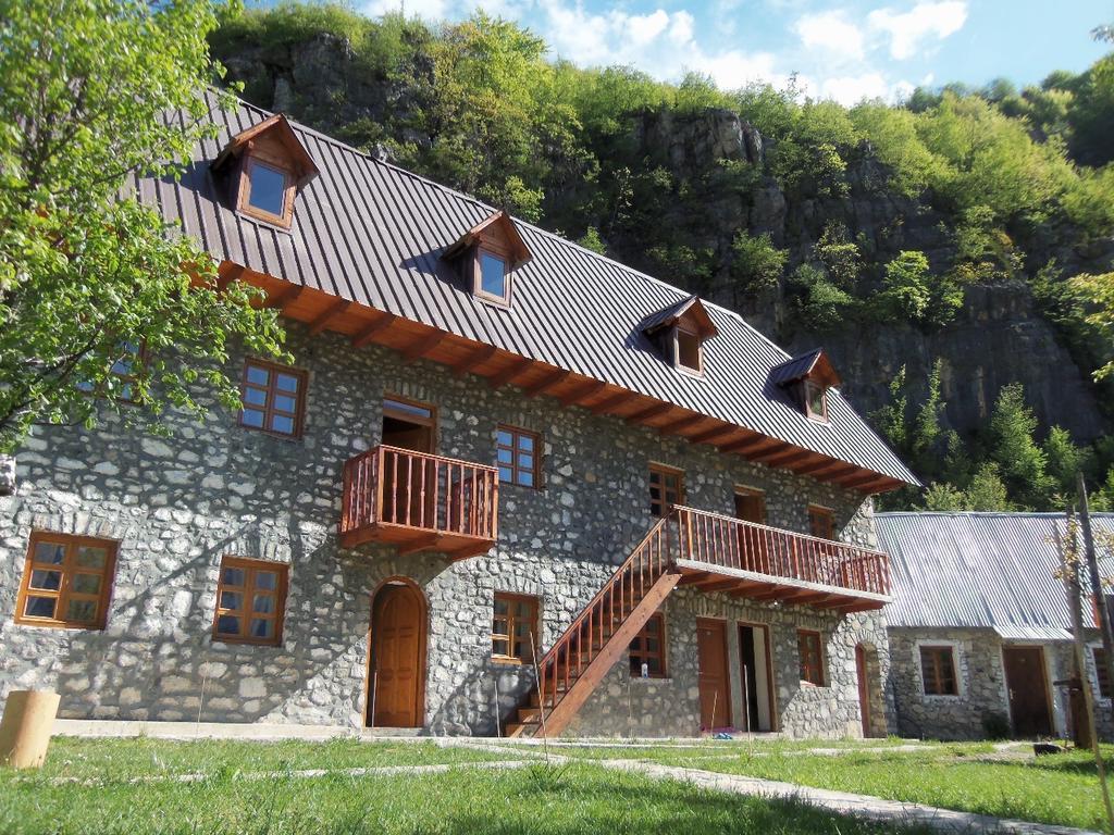 Hotel Bujtina Berishta Theth Exterior foto