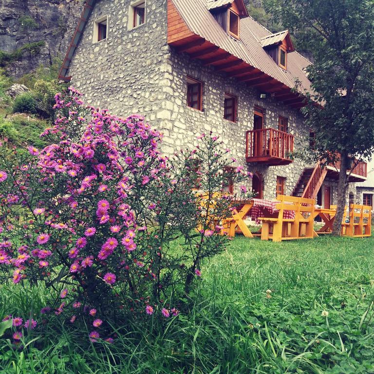 Hotel Bujtina Berishta Theth Exterior foto